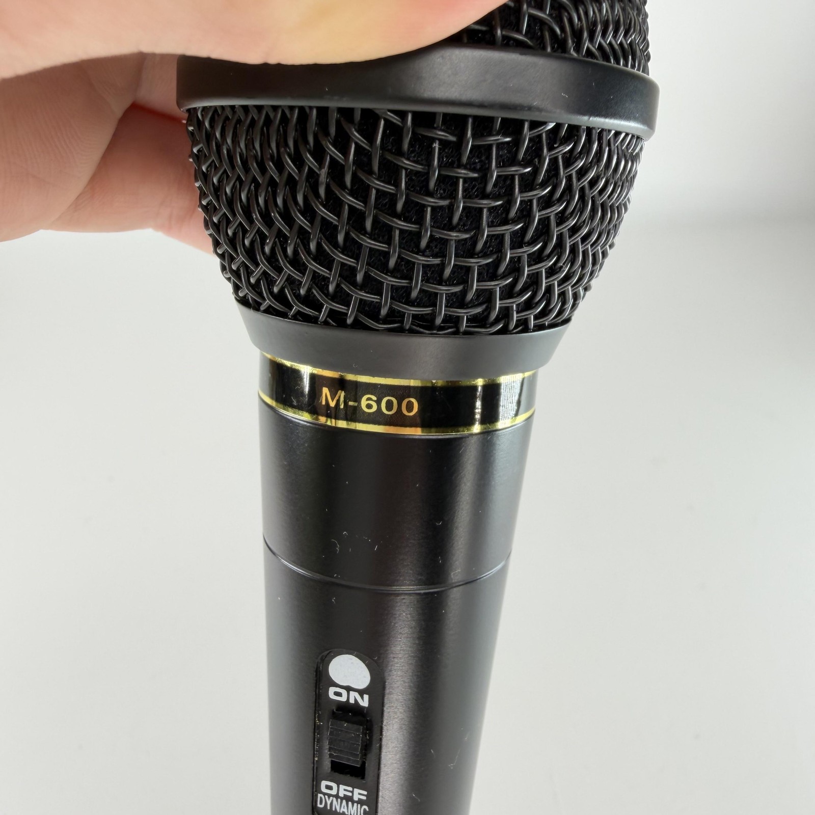 Wired Dynamic Handheld Microphone M-600 Vocal Mic XLR On Off Switch Black Audio