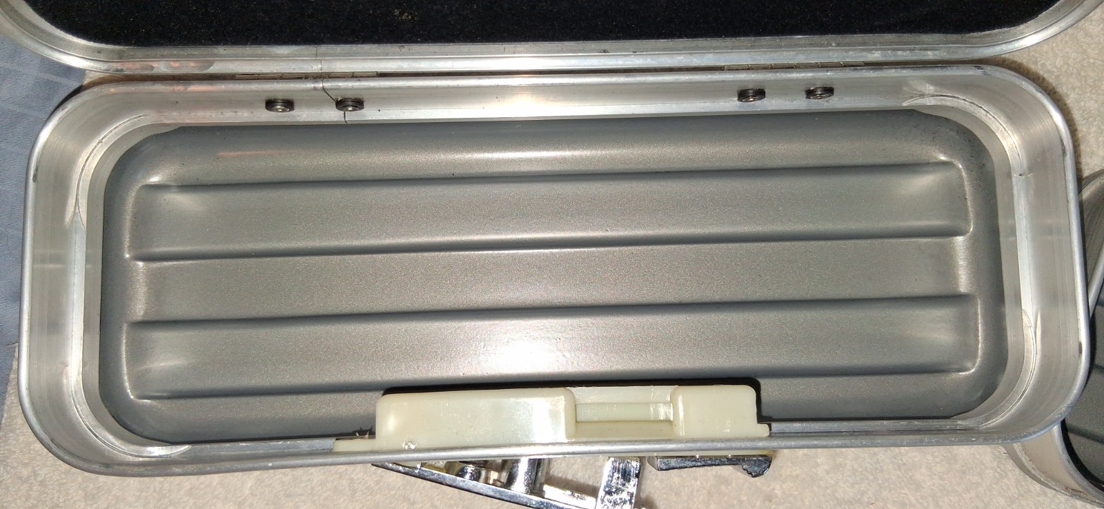 2 Peavey PVM Microphone Hardshell Storage Case With 1 Realistic Mic 33985A