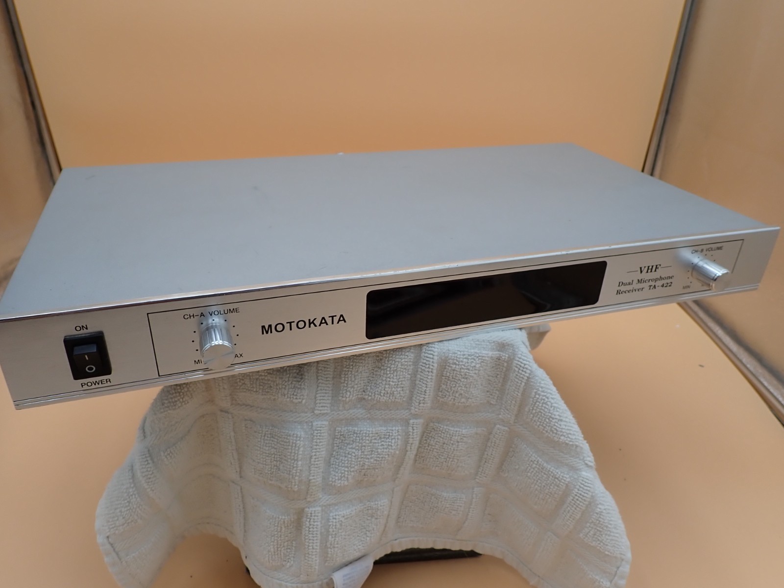 MOTOKATA TA-422 VHS DUAL WIRELESS MICROPHONE RECEIVER GOOD CONDITION!