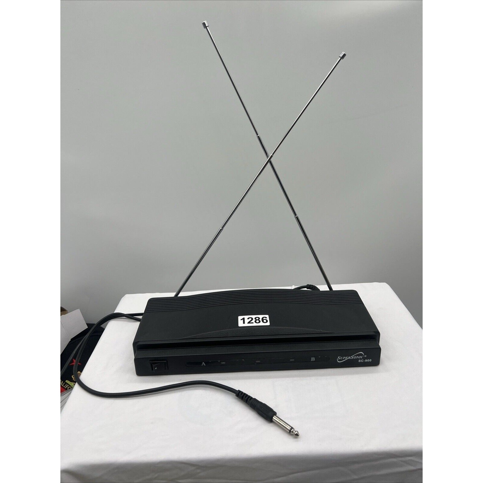 Supersonic SC-900 Wireless Professional Dual Microphone Receiver Only in Black *